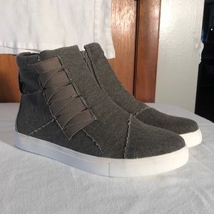 Women’s Grey canvas zip hi top sneaker